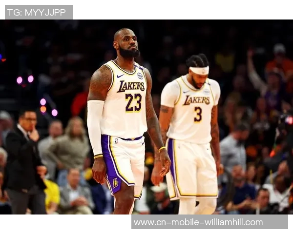 湖人队与开拓者队季后赛第三场激战回顾与精彩瞬间分析 湖人队与开拓者队季后赛第三场激战回顾与精彩瞬间分析